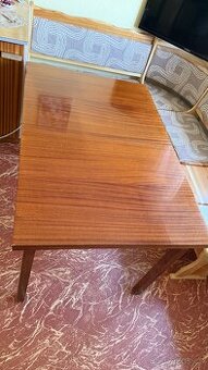 Jidelni rozkladaci stul za odvoz