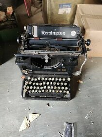 Starožitný psací stroj Remington