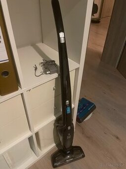 Vysavac AKU Electrolux 2v1