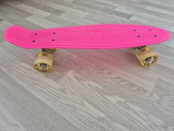 Skateboard Master růžový se svítícími kolečky