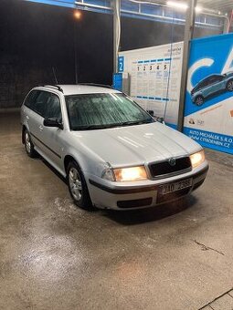 Šedý interiér Octavia 1