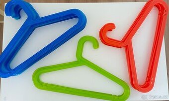 🧸 Dětská ramínka IKEA – 22 ks – jako nová