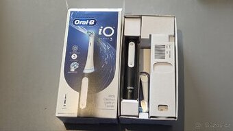 Elektrický zubní kartáček Oral-B iO Series 3 černý