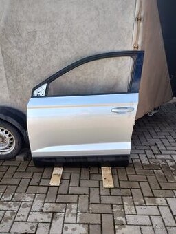 Škoda Karoq - dveře stříbrná metalíza LA7W