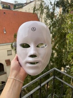 Led světelná maska na obličej