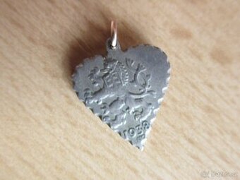 PŘÍVĚSEK SRDÍČKO 1938