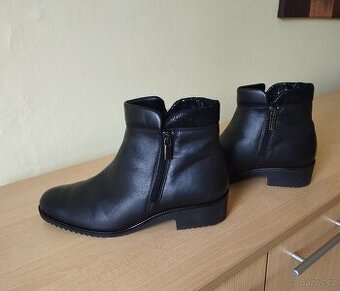 Dámské kožené boty vel. 39 - zánovní