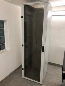 Řadová rozvaděčová skříň