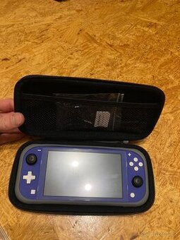Nintendo switch lite + příslušenství + 6 her