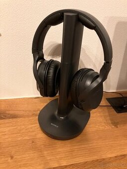 Bezdrátová sluchátka Sony MDR-RF895RK