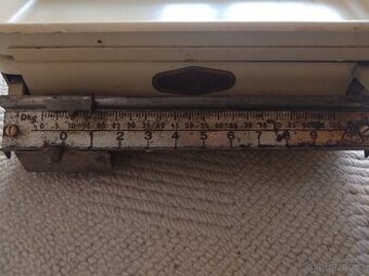 Staré analogické váhy