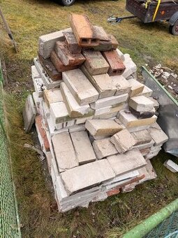 Staré cihly za odvoz