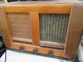 Nabízím starožitné radio Tesla .  Netestováno. Prodávám jako