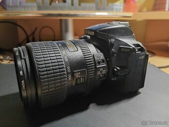 Nikon D5600 a objektiv Nikon 18-300 mm