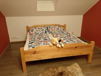 Postel dřevěná-masiv