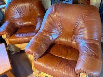 Masivni kozena kresla