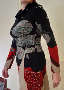 Nové úpletové mini šaty s přírodním motivem, vel. M/L