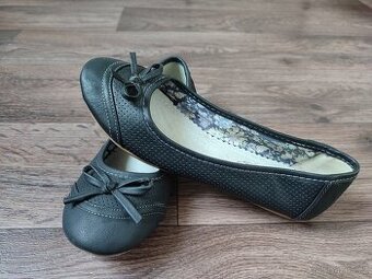 Dívčí obuv různých velikostí