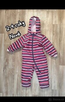 Směs dívčího obleceni