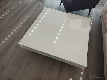 Konferenční stolek