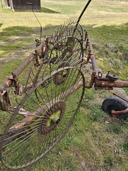 Obraceč a shrnovač sena