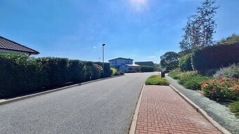 Stavební pozemek se sítěmi C14-Hrušovany u Brna-608 m2