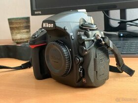 Nikon D700 FX s 39850 expozicemi
