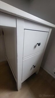 Prodám dřevěnoný stůl Hemnes