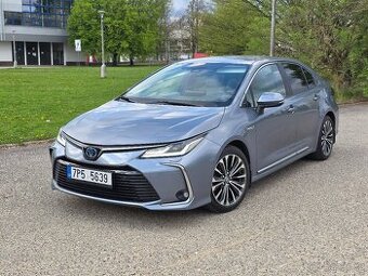 Toyota Corolla sedan Executive VIP+ ZÁRUKA HYBRID