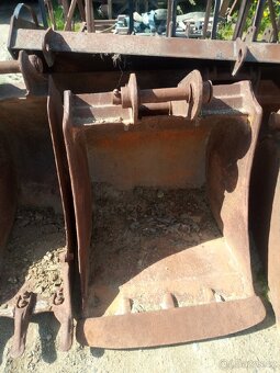 JCB 3cx lžíce a svahovka - 1