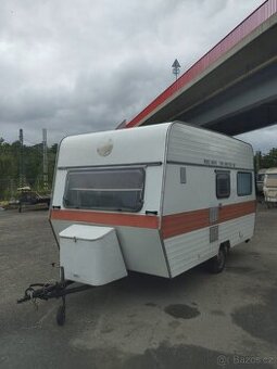 Karavan Knaus 400 na pevné stání