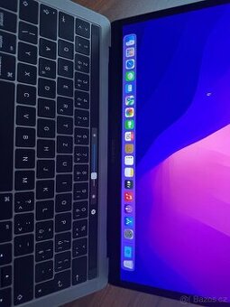 Macbook Pro 13,3 palec Retina
