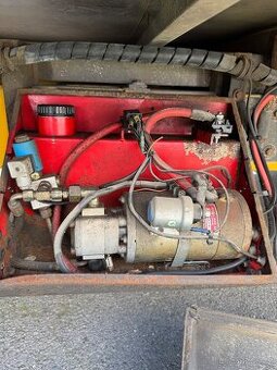 Hydraulická ruka s kompresorem