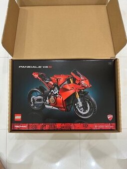 LEGO Technic 42202 Ducati Panigale V4 S
