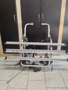 Nosič jízdních kol na páté dveře na auto