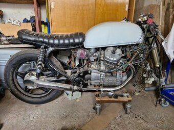 Honda CX500 stavba café racer + regály dílů