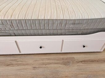 Hemnes postel Ikea - 1