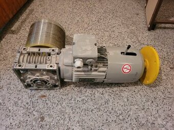 Elektromotor s převodovkou 1,5KW, 940ot za 1min