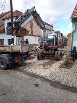 Kolový bagr takeuchi