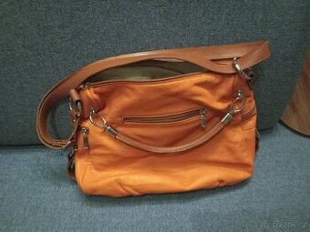 Oranžová kabelka