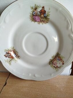 Bílé hrnky na kávu