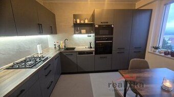 Pronájem hezkého, velkého bytu 3+1, 72m2, s lodžií, Opava, u