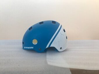 Helma dětská B-TWIN Dětská helma na kolo