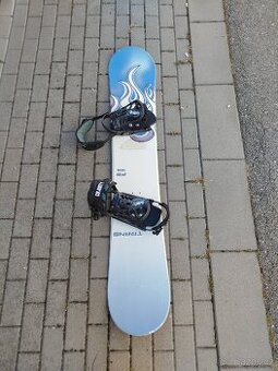 Snowboard s vázáním