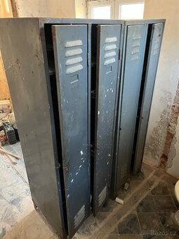 Plechové skříně – 3 ks, retro/industrial, pevné – výška 185