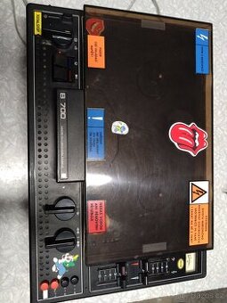 Kotoučový magnetofon TESLA B700.