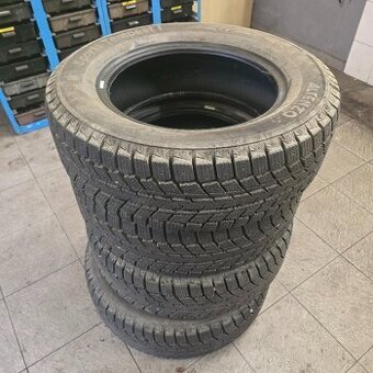 pneu 215/65/16 98T