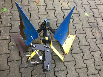 Malotraktor Agzat – Vari – pluh obracák