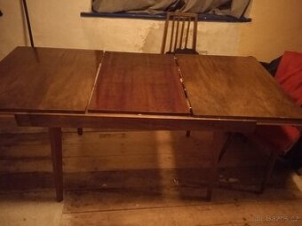 Jídelní stůl Jitona