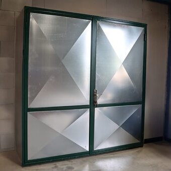 kovova skrin na naradi